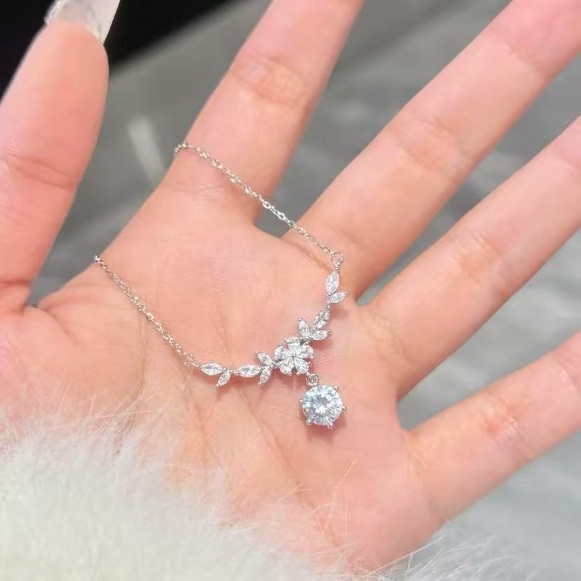 月桂樹ペンダント女性の小さな新鮮な花の枝デザイン鎖骨チェーンインスタイルシンプルな気質ネックレス親友の誕生日ギフト