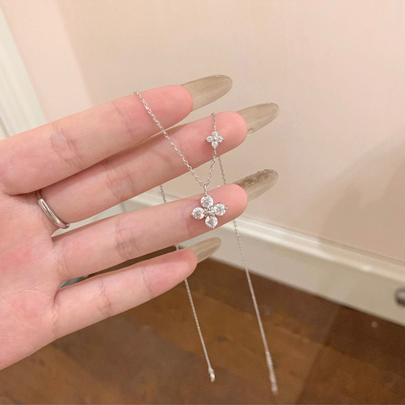 ラッキークローバーペンダント女性向け精致軽奢感輝くダイヤ風ジルコニアロックネックレス