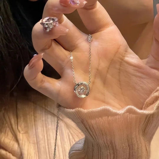 3 秒ハートビートメビウスネックレス女性のスターリングシルバーライト高級ニッチデザインハイエンドコールドスタイル鎖骨チェーンジュエリー