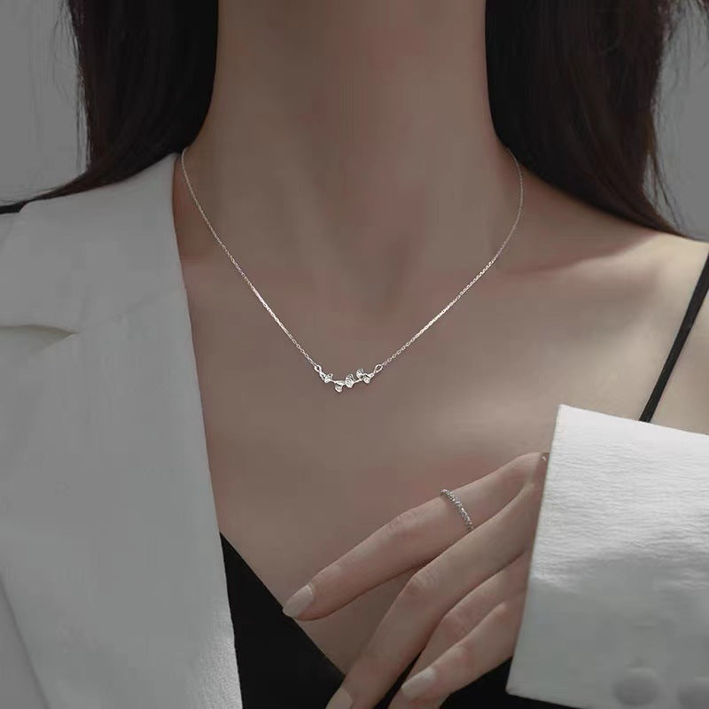 银杏の葉ネックレス クリアーで高級感 女性向け コンパクト オーガニック ギフト