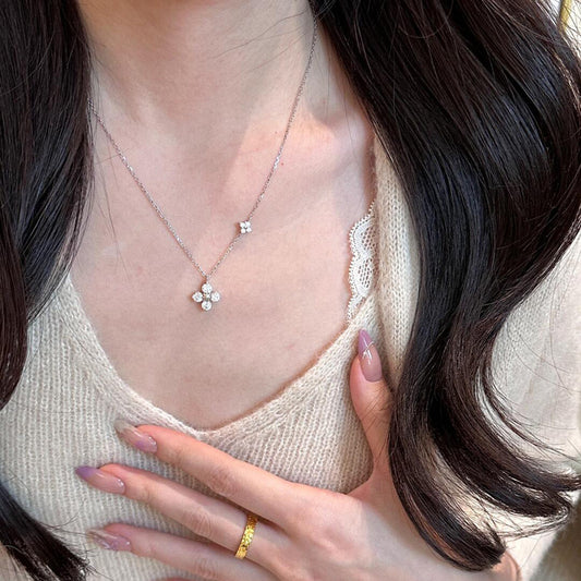 ラッキークローバーペンダント女性向け精致軽奢感輝くダイヤ風ジルコニアロックネックレス