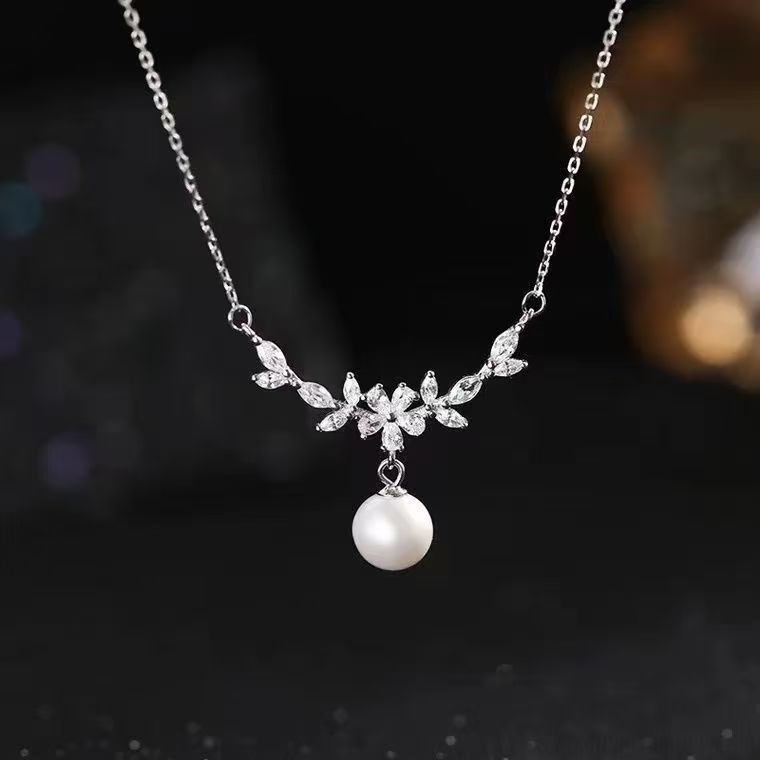 月桂樹ペンダント女性の小さな新鮮な花の枝デザイン鎖骨チェーンインスタイルシンプルな気質ネックレス親友の誕生日ギフト