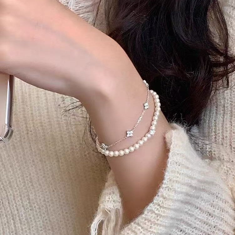 925 スターリングシルバー四つ葉のクローバーパールブレスレット女性のためのニッチデザインライト高級絶妙な積み重ね可能な親友ギフトジュエリー