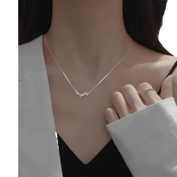 银杏の葉ネックレス クリアーで高級感 女性向け コンパクト オーガニック ギフト